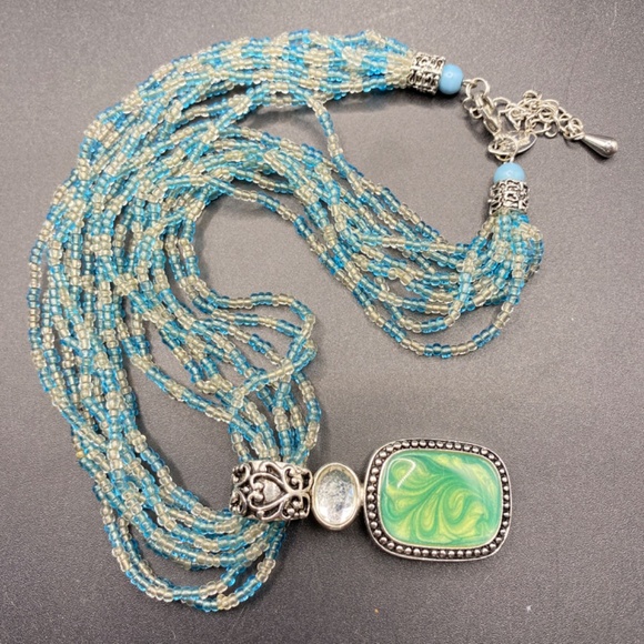 LIA SOPHIA Blue Coast Galss Seed Bead Choker Necklace With Green Enamel Pendant - Picture 4 of 7